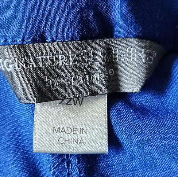 Cute Capris! Women's Signature Slimming by CJ Banks Bright Blue  22W - Picture 4 of 7